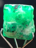 Pure Elegance in Green: 6.95ct Emerald Crystal from Swat - Image 6