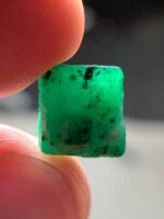 Pure Elegance in Green: 6.95ct Emerald Crystal from Swat - Image 7