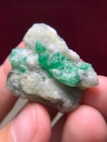 Striking Elegance: 85.30-Carat Swat Emerald Specimen - Image 5