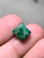 Pure Elegance in Green: 6.95ct Emerald Crystal from Swat - Image 8