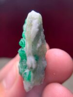 Striking Elegance: 85.30-Carat Swat Emerald Specimen - Image 10
