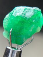 A Rare Beauty from the Mountains: 6.59ct Swat Emerald Crystal - Image 2