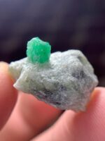 18.65 ct Swat Emerald: A Vibrant, Well-Proportioned Crystal - Image 2