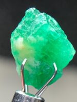 A Rare Beauty from the Mountains: 6.59ct Swat Emerald Crystal - Image 3