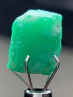 Vibrant and Untouched – 7.14ct Emerald Crystal from Swat - Image 3