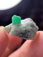 18.65 ct Swat Emerald: A Vibrant, Well-Proportioned Crystal - Image 3