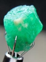 A Rare Beauty from the Mountains: 6.59ct Swat Emerald Crystal - Image 4
