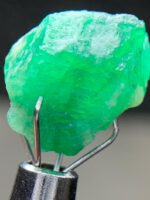 A Rare Beauty from the Mountains: 6.59ct Swat Emerald Crystal - Image 5