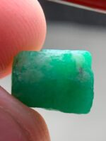 Vibrant and Untouched – 7.14ct Emerald Crystal from Swat - Image 8