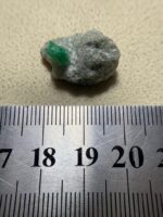 18.65 ct Swat Emerald: A Vibrant, Well-Proportioned Crystal - Image 10