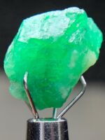 A Rare Beauty from the Mountains: 6.59ct Swat Emerald Crystal - Image 6