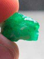 A Rare Beauty from the Mountains: 6.59ct Swat Emerald Crystal - Image 8