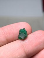 A Rarity in Green: 2.54ct Swat Emerald Crystal with Exceptional Form - Image 3