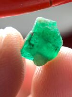 A Rarity in Green: 2.54ct Swat Emerald Crystal with Exceptional Form - Image 4
