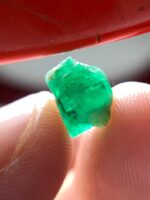 A Rarity in Green: 2.54ct Swat Emerald Crystal with Exceptional Form - Image 6
