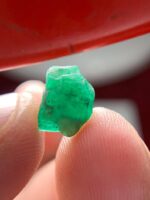 A Rarity in Green: 2.54ct Swat Emerald Crystal with Exceptional Form - Image 8