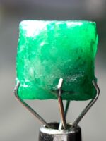 4.93ct Emerald Crystal from Swat: Natural Beauty in  8.83 x 8.85 x 6.41mm - Image 2