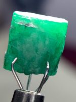 4.93ct Emerald Crystal from Swat: Natural Beauty in  8.83 x 8.85 x 6.41mm - Image 4