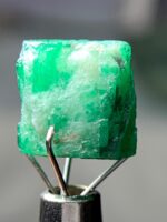 4.93ct Emerald Crystal from Swat: Natural Beauty in  8.83 x 8.85 x 6.41mm - Image 9