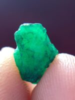 2.05ct Swat Emerald Crystal: Natural Beauty in Precision Cut (10.20 x 7.58 x 6.12 mm) - Image 2