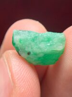 5.47ct Swat Emerald Crystal: A Naturally Sculpted Gemstone with Striking Length - Image 2