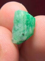 5.47ct Swat Emerald Crystal: A Naturally Sculpted Gemstone with Striking Length - Image 3
