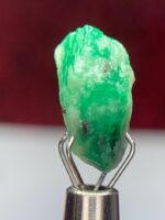 5.47ct Swat Emerald Crystal: A Naturally Sculpted Gemstone with Striking Length - Image 4