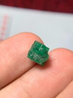 4.07ct Swat Emerald Crystal: Natural Precision in a Compact Form - Image 3