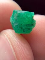 4.07ct Swat Emerald Crystal: Natural Precision in a Compact Form - Image 4