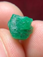 4.07ct Swat Emerald Crystal: Natural Precision in a Compact Form - Image 5