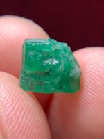 4.07ct Swat Emerald Crystal: Natural Precision in a Compact Form - Image 9