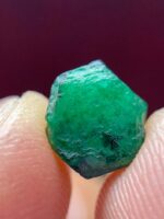 Precision in Nature: 3.15 ct Swat Emerald Crystal (7.90 × 7.31 × 6.07 mm) - Image 4