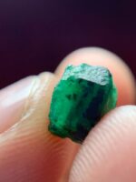 Precision in Nature: 3.15 ct Swat Emerald Crystal (7.90 × 7.31 × 6.07 mm) - Image 8