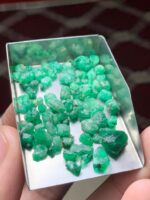 A Compact and Cohesive Swat Valley Emerald Rough Lot – 48.10 Carats - Image 3