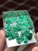 A Compact and Cohesive Swat Valley Emerald Rough Lot – 48.10 Carats - Image 11