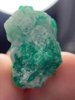 Rare 47.53ct Emerald Specimen from Swat – A Striking Crystal of Natural Elegance (26x21x15mm) - Image 4