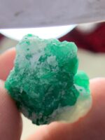 Rare 47.53ct Emerald Specimen from Swat – A Striking Crystal of Natural Elegance (26x21x15mm) - Image 5