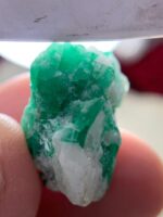 Rare 47.53ct Emerald Specimen from Swat – A Striking Crystal of Natural Elegance (26x21x15mm) - Image 6
