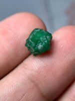 4.08ct Swat Emerald Crystal: A Balanced Gem of Rich Color and Natural Clarity - Image 2