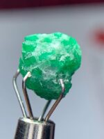 4.08ct Swat Emerald Crystal: A Balanced Gem of Rich Color and Natural Clarity - Image 5
