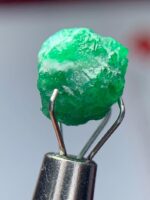 4.08ct Swat Emerald Crystal: A Balanced Gem of Rich Color and Natural Clarity - Image 7