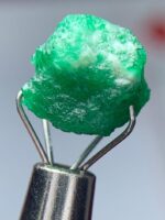 4.08ct Swat Emerald Crystal: A Balanced Gem of Rich Color and Natural Clarity - Image 9