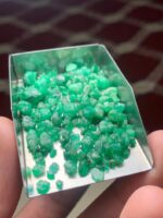 Compact Power: 57.90 ct Emerald Rough Lot from Swat Valley - Image 3