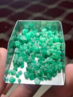 Compact Power: 57.90 ct Emerald Rough Lot from Swat Valley - Image 4