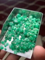 Compact Power: 57.90 ct Emerald Rough Lot from Swat Valley - Image 5