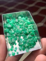 Compact Power: 57.90 ct Emerald Rough Lot from Swat Valley - Image 8