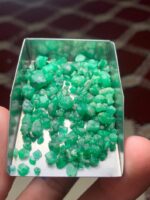 Compact Power: 57.90 ct Emerald Rough Lot from Swat Valley - Image 9