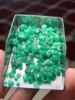 Compact Power: 57.90 ct Emerald Rough Lot from Swat Valley - Image 10