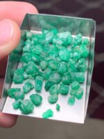 Volumetric Strength: 55.90 ct Emerald Rough Lot from Swat Valley - Image 7