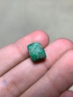 Irregular Elegance: 12.56 ct Emerald Crystal from Swat Valley - Image 2